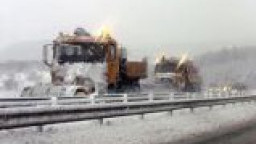 Републиканските пътища са проходими при зимни условия. Над 320 машини почистват пътната мрежа в районите със снеговалеж