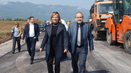 Министър Терзиева и инж. Чайков провериха строителството на обходния път на Враца
