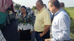 Премиерът Бойко Борисов, министър Лиляна Павлова и инж. Лазар Лазаров инспектираха ремонта на пътища в Разградско