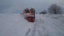 Движението по път I-9 в участъка от Обзор до Слънчев бряг през Приморски проход е ограничено поради снегопочистване