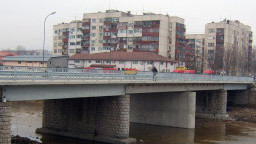 От 20 декември се възстановява движението по моста над река Осъм в Ловеч по път ІІІ-401