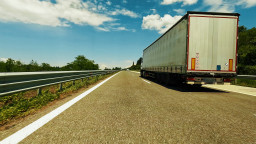 При температури над 35 градуса ще се спира движението на тежкотоварните камиони над 20 т по пътни отсечки в областите Търговище, Шумен и Русе