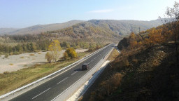 Открит за движение е новият 24 км участък от път I-5 Кърджали – Подкова