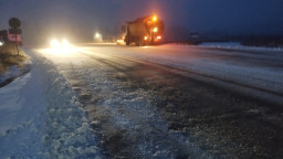 АПИ: 27 снегопочистващи машини обработват републиканските пътища в област Монтана
