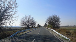 12 са офертите за проектиране при ремонта на 40 км от път III-801 Белица - Панагюрище - Стрелча в област Пазарджик
