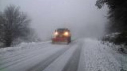 Временно е ограничено движението по път I-5 Русе - Бяла за всички МПС поради силен снеговалеж и снегонавявания