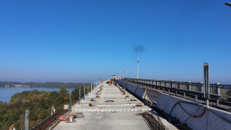 The waterproofing of the entire 400-meter section of pavement blocks on the Danube Bridge at Ruse begins