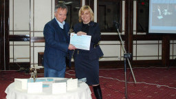 Инж. Чайков връчи една от наградите на „Инженер на годината“ за 2013 г.