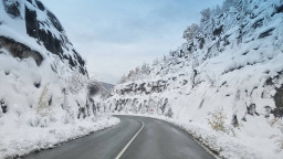 АПИ: Шофьорите да тръгват с автомобили, подготвени за зимни условия. Във високопланинските райони, в Северна и Западна България е възможно дъждът да премине в сняг