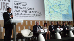 Инж. Лазаров: До края на годината ще бъдат изградени около 150 км автомагистрални пътища