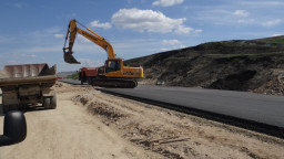 Започна асфалтирането на участъка Димитровград – Харманли от АМ „Марица“