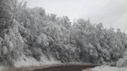 Временно се ограничава движението по път II-19 Симитли-Гоце Делчев поради силен снеговалеж