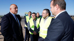 Премиерът Борисов, министър Павлова и инж. Лазаров инспектираха строителството на Северната скоростна тангента