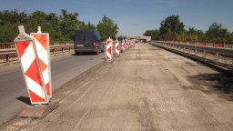 До 15 ноември ще завърши ремонтът на Околовръстния път на Шумен. Шофьорите да карат с повишено внимание