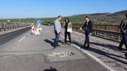 Министър Павлова: В понеделник стартира ремонтът на първите участъци от магистралите „Тракия“ и „Хемус“