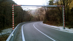 Предпазни рамки защитават тунелите по път II-86 Асеновград - Смолян от високи извънгабаритни товари