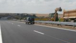 Временно движението при км 15 на АМ „Тракия“ в посока София се осъществява в активната лента поради ПТП