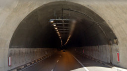 От 13 ч. днес се спира движението в тръбата за Бургас на тунел „Траянови врата“ на АМ „Тракия“. Трафикът ще е двупосочен в тръбата за столицата