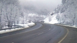 960 снегорини обработват пътните настилки. Шофирайте внимателно!