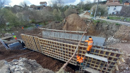 До края на април ще е готов новият мост в с. Горна Кремена на път III-103 Мездра - Роман