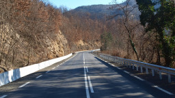 Реконструирани са 15 км от път III-867 - единствена пътна връзка към Златоград
