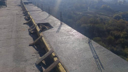 The waterproofing on the road slab of the Danube Bridge at Ruse is being applied