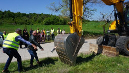 По ОПРР започва основният ремонт на 23,4 км от пътя Полски градец - Тополовград - Устрем. Отсечката е важна транспортна връзка в област Хасково