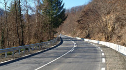 Реконструирани са 15 км от път III-867 - единствена пътна връзка към Златоград