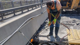 13 old and 11 new reinforced concrete panels have been installed on the Danube Bridge at Ruse