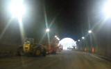 Демонтиране на старата осветителна конструкция в тунел „Ечемишка“ на АМ „Хемус“ и инсталиране на аварийно осветление