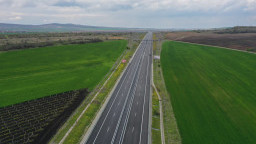 В петък се пуска движението в ремонтирания 10 км участък от АМ „Тракия“ между п. в. „Чирпан“ и п. в. „Чирпан - Изток“ (видео)