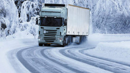 Временно е ограничено движението на тежкотоварни автомобили по АМ „Люлин“ поради извършване на снегопочистване на пътното платно