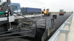 Над 300 хил. тона асфалт са положени на лот 1 Оризово – Димитровград от АМ „Марица“