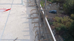 The lighting poles and the pedestrian railing in the second closed section of the Danube Bridge at Ruse have been dismantled