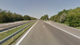 Временно движението при км 411 на АМ „Хемус“, в района между Слънчево и Повеляново, в посока София се осъществява в аварийната и активна лента