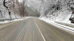 АПИ: Шофьорите да тръгват с автомобили, подготвени за зимни условия. Карайте внимателно и разумно!