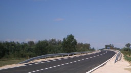 Завърши изграждането на моста над река Стряма при км 84+540 от път ІІ-56 Брезово - Пловдив