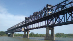 На 21-23 октомври ще се прави техническо изпитване на Дунав мост на румънска територия. Движението ще бъде преустановено
