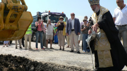 Министър-председателят Бойко Борисов направи символична първа копка на ЛОТ 1 от АМ „Марица”