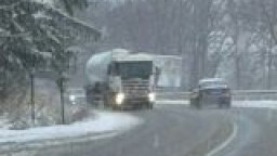 Ограничено е движението на всички МПС по път III-8004 Огняново-Исперихово поради снегопочистване
