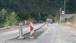 Реконструират се 15 км от път III-867 - единствена пътна връзка към Златоград