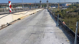 The pedestrian railing and lighting poles of the Danube Bridge at Ruse are being restored