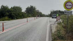 Започна монтирането на гъвкави ограничители на пътя Русе - Бяла. От утре се поставят и в Прохода на Републиката
