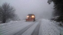 АПИ: Утре в Западна и Централна България се очаква дъждът да преминава в сняг. Шофьорите да тръгват с автомобили, готови за зимни условия