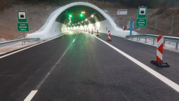 От утре до 9 март шофьорите да се движат с повишено внимание в тунел „Траянови врата“ на АМ „Тракия“ и в тръбата за Варна на тунел „Витиня“ на АМ „Хемус“
