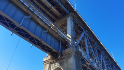 The waterproofing of the entire 400-meter section of pavement blocks on the Danube Bridge at Ruse begins