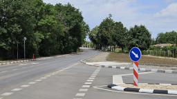 Основно ремонтирани са 9,5 км от път III-2077 Каблешково - Межден