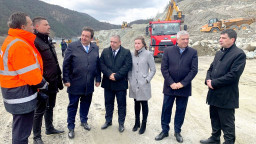 Министър Шишков: Започва укрепването на свлачището преди тунел „Железница” на АМ „Струма”