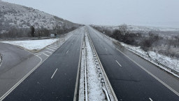 337 снегопочистващи машини обработват републиканските пътища
