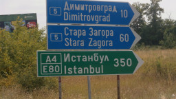 4 допълнителни указателни табели, насочващи към АМ „Марица“, са монтирани при пътен възел „Хасково“